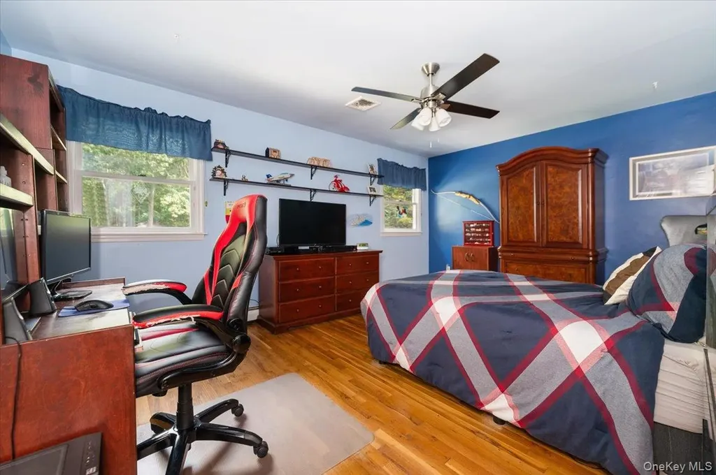 677 Meadow Road Smithtown NY 11787