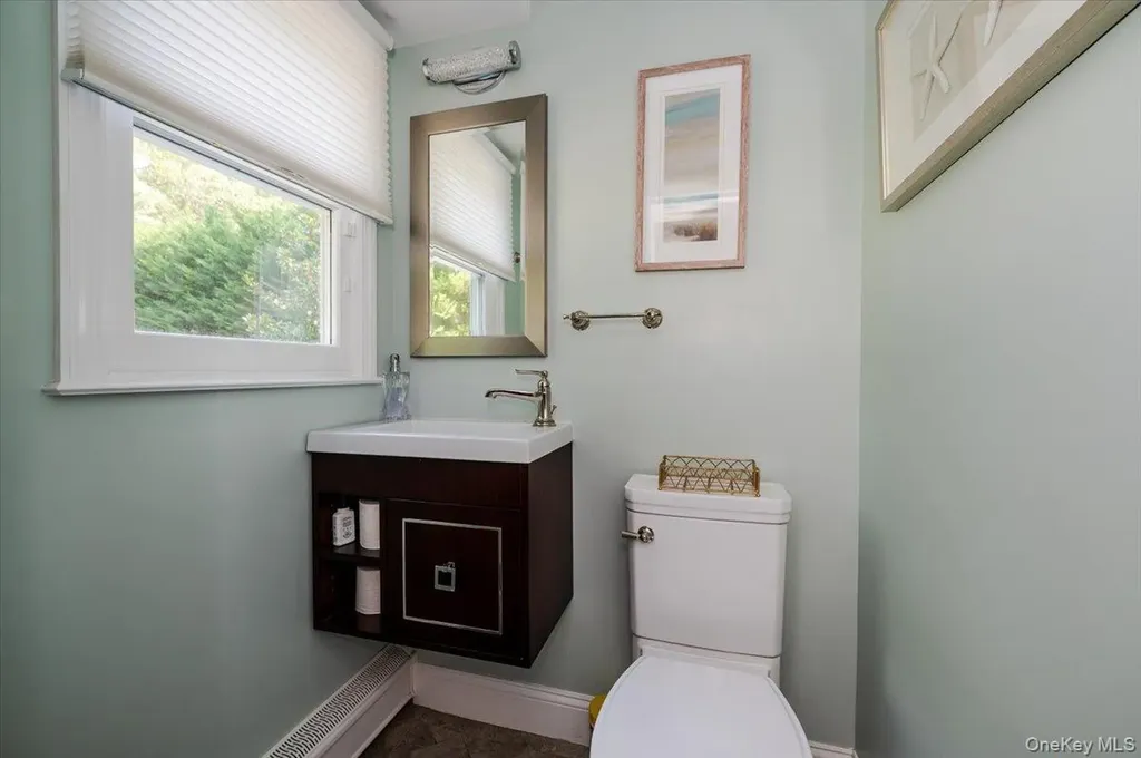 677 Meadow Road Smithtown NY 11787