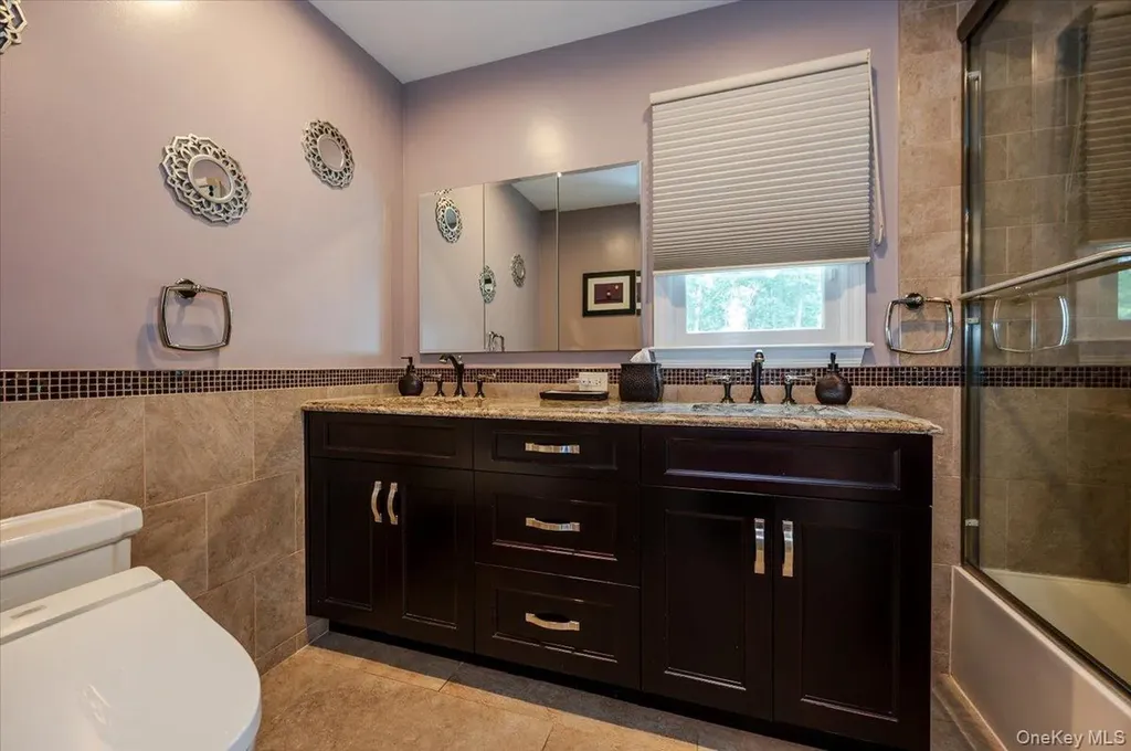 677 Meadow Road Smithtown NY 11787