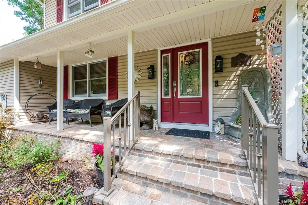 677 Meadow Road Smithtown NY 11787