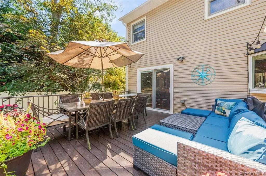 677 Meadow Road Smithtown NY 11787