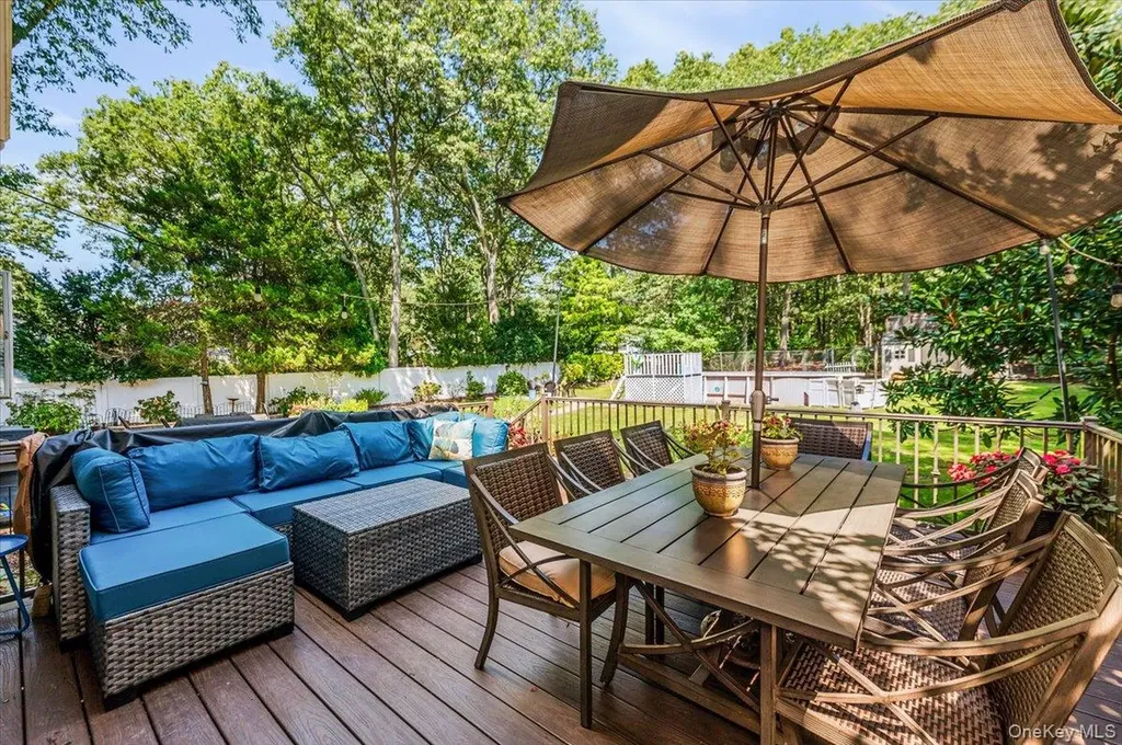 677 Meadow Road Smithtown NY 11787