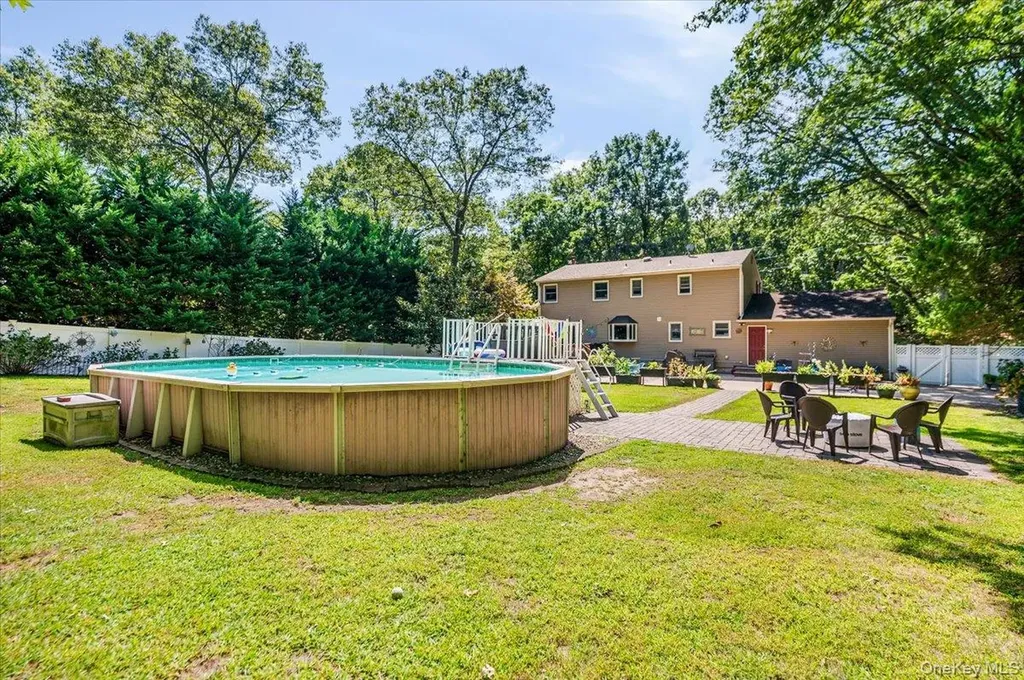 677 Meadow Road Smithtown NY 11787
