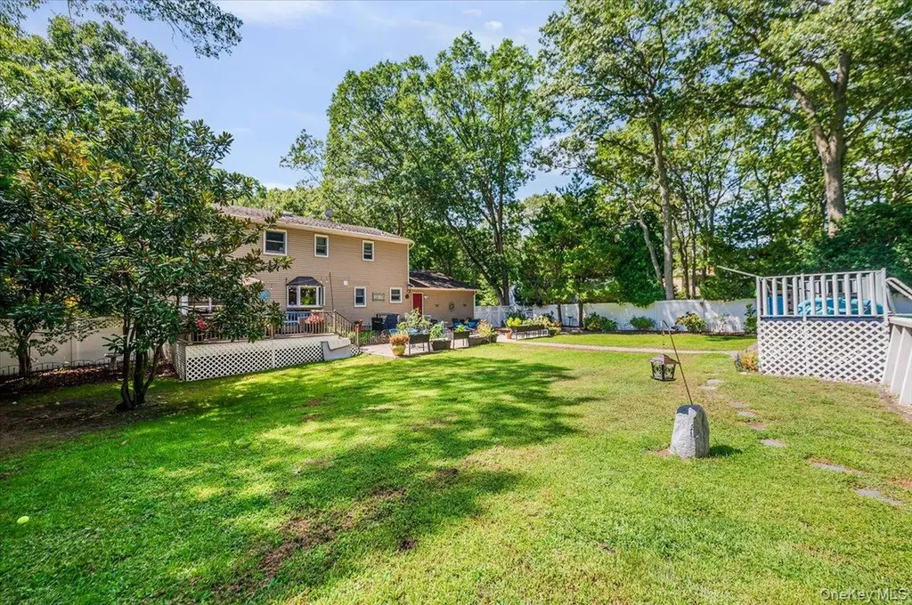 677 Meadow Road Smithtown NY 11787