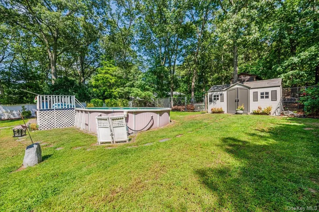 677 Meadow Road Smithtown NY 11787