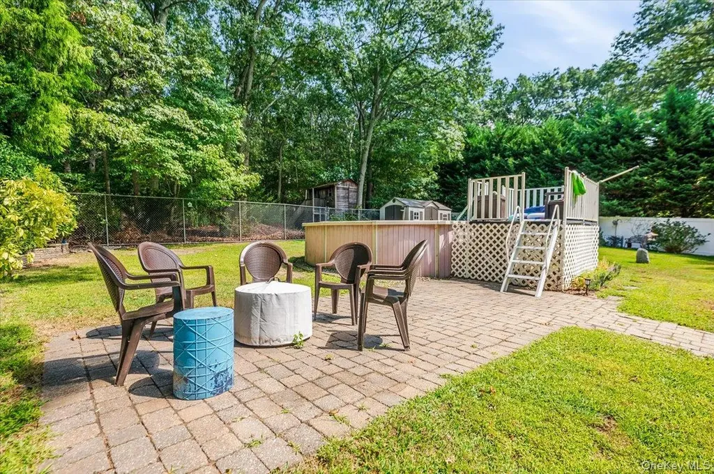 677 Meadow Road Smithtown NY 11787