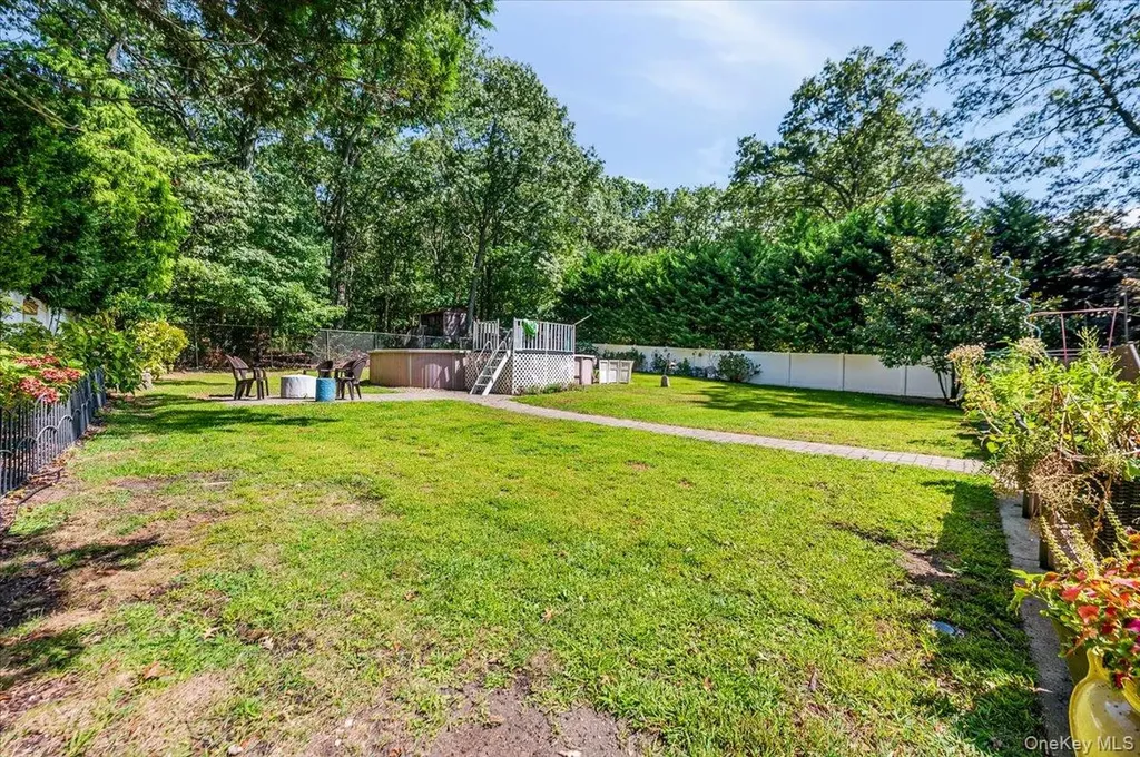 677 Meadow Road Smithtown NY 11787