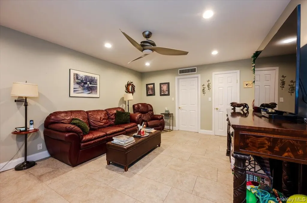 677 Meadow Road Smithtown NY 11787