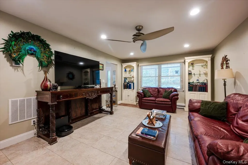 677 Meadow Road Smithtown NY 11787