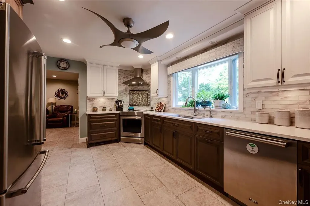 677 Meadow Road Smithtown NY 11787