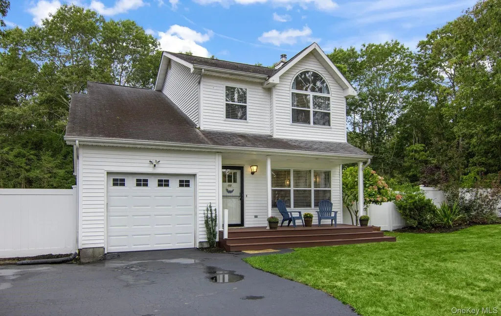 10 Patrick Lane Ridge NY 11961