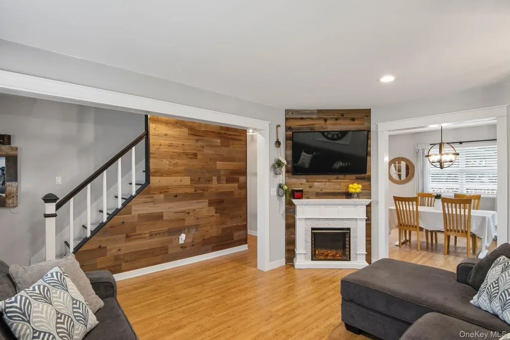 10 Patrick Lane Ridge NY 11961