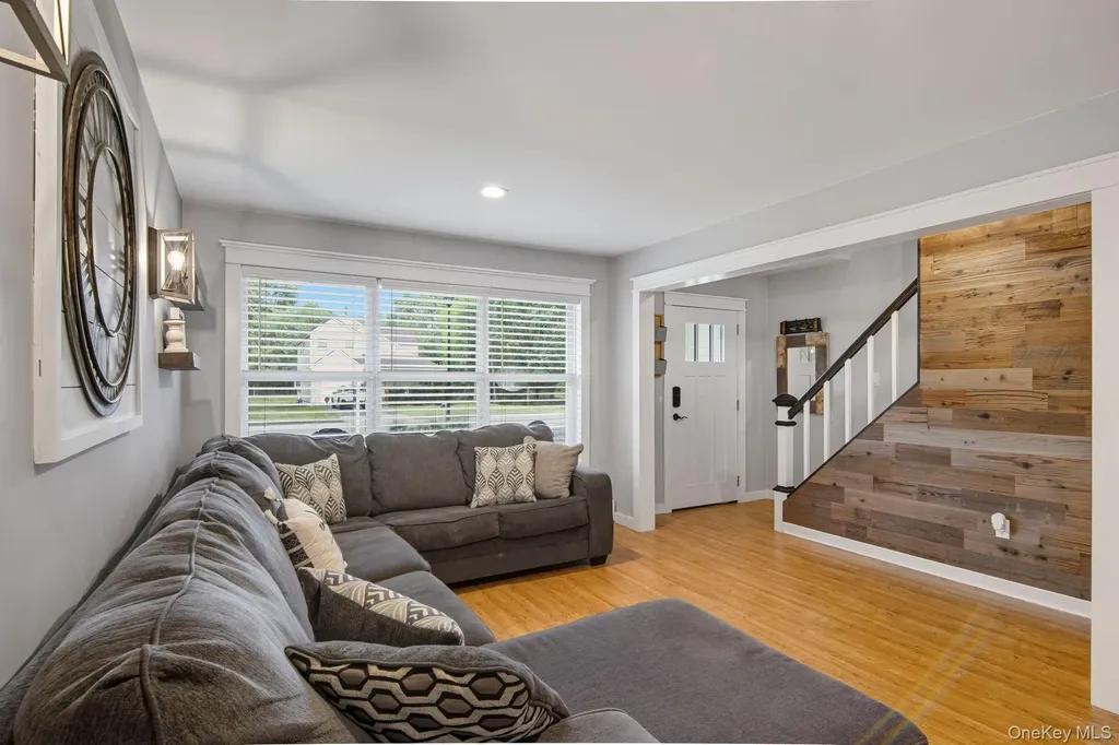 10 Patrick Lane Ridge NY 11961
