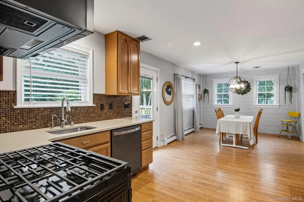 10 Patrick Lane Ridge NY 11961