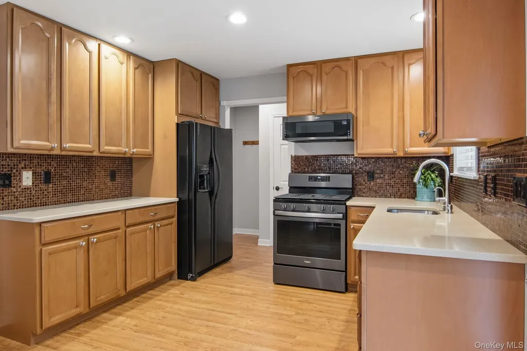 10 Patrick Lane Ridge NY 11961
