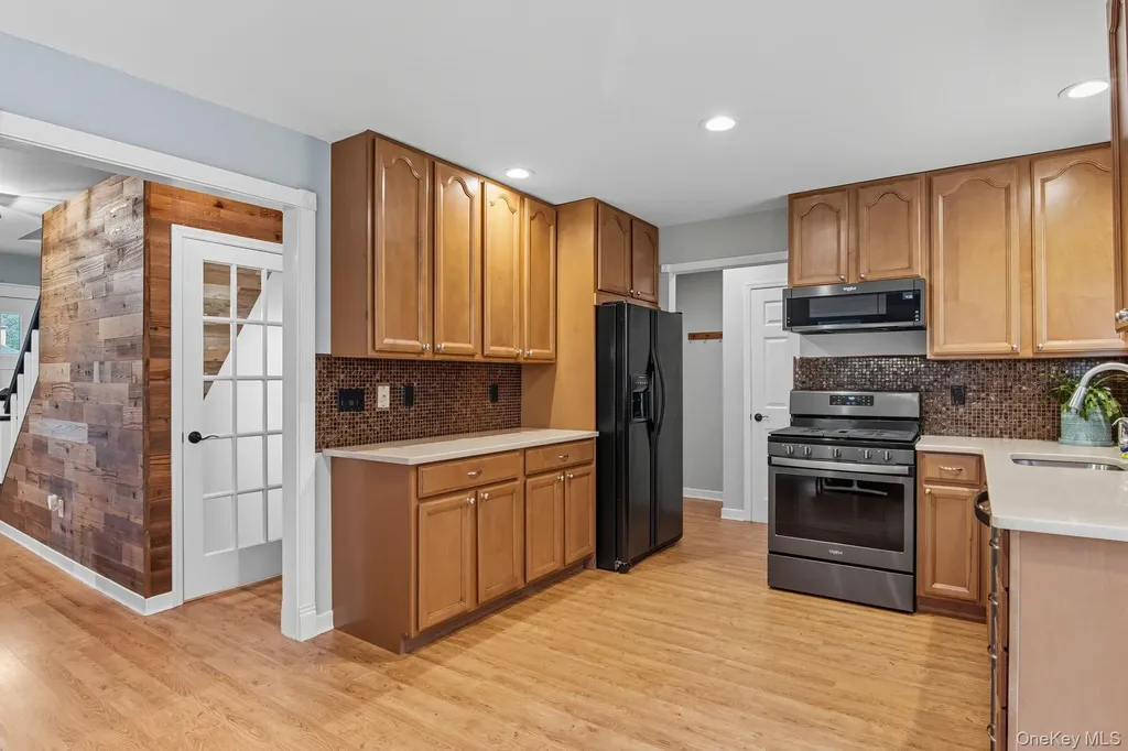 10 Patrick Lane Ridge NY 11961