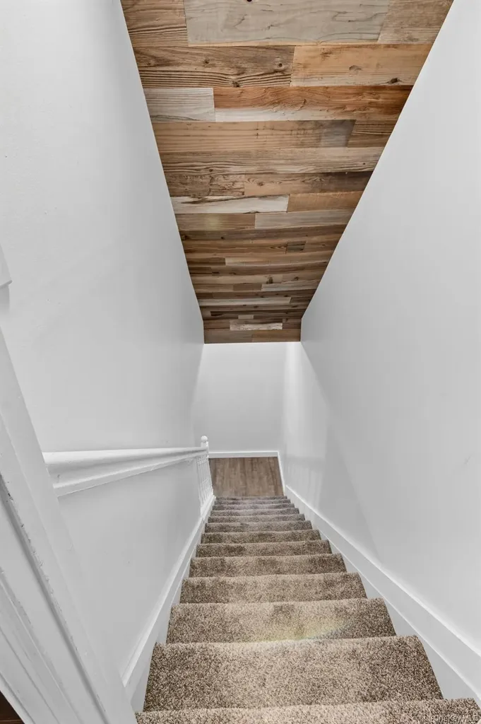 10 Patrick Lane Ridge NY 11961