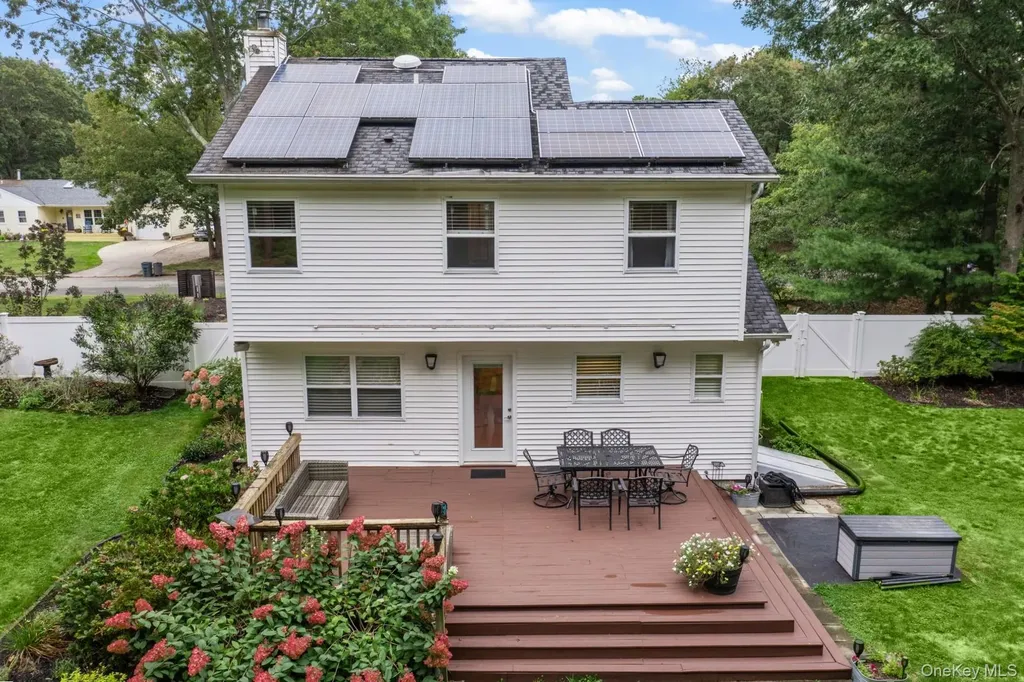 10 Patrick Lane Ridge NY 11961