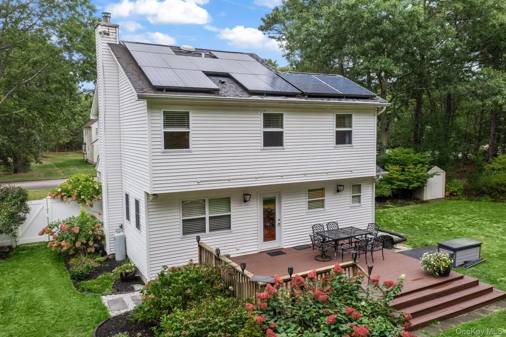 10 Patrick Lane Ridge NY 11961