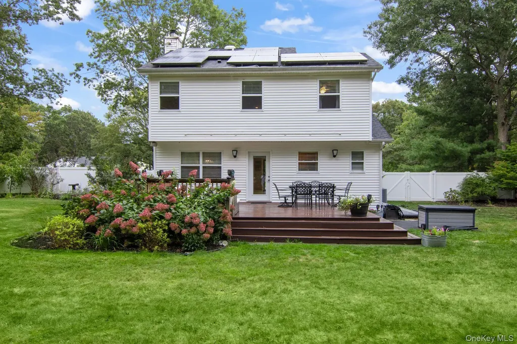 10 Patrick Lane Ridge NY 11961