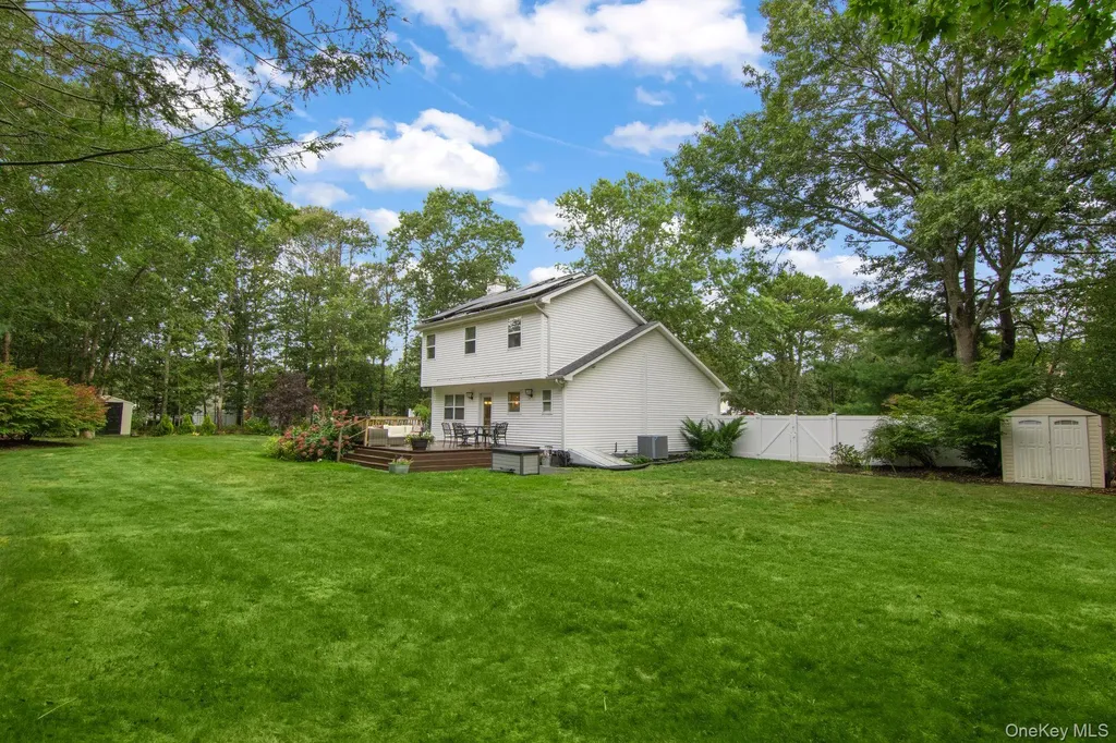 10 Patrick Lane Ridge NY 11961