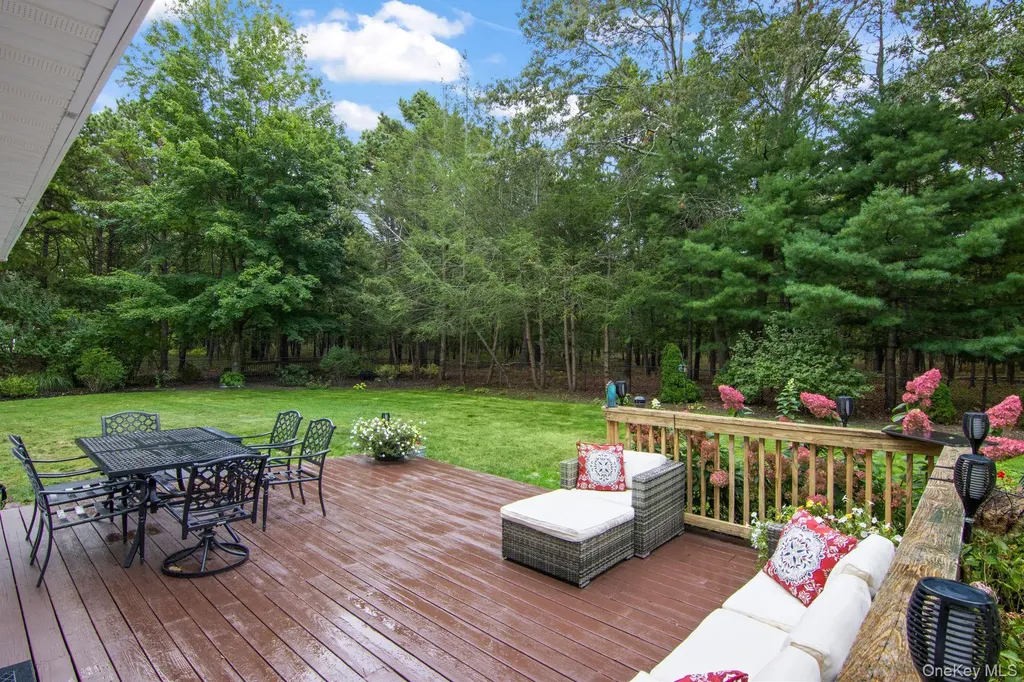 10 Patrick Lane Ridge NY 11961