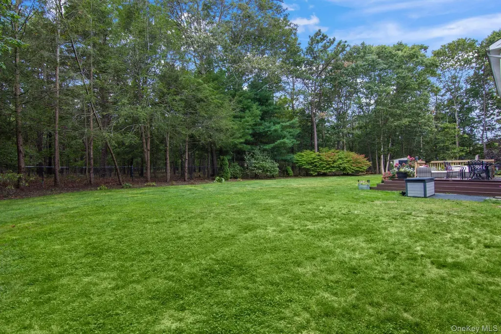 10 Patrick Lane Ridge NY 11961