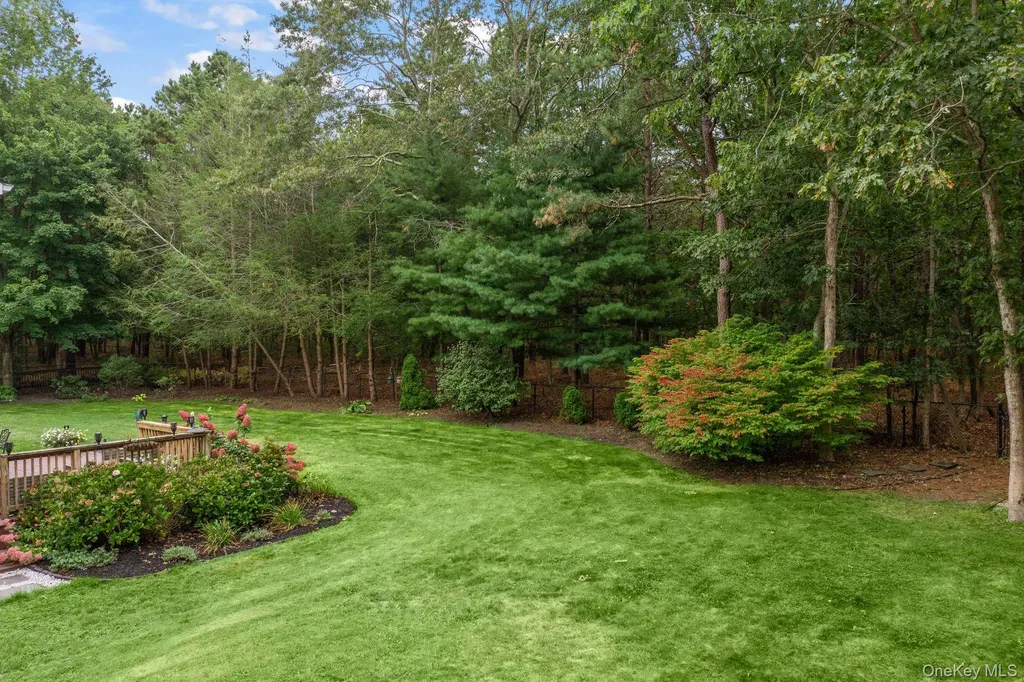 10 Patrick Lane Ridge NY 11961