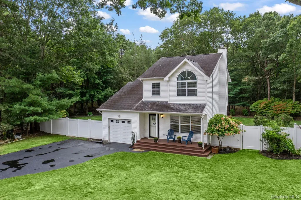 10 Patrick Lane Ridge NY 11961