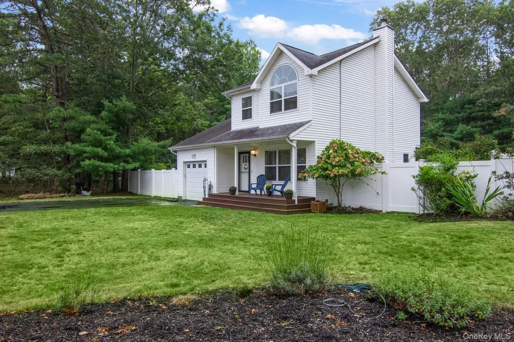 10 Patrick Lane Ridge NY 11961
