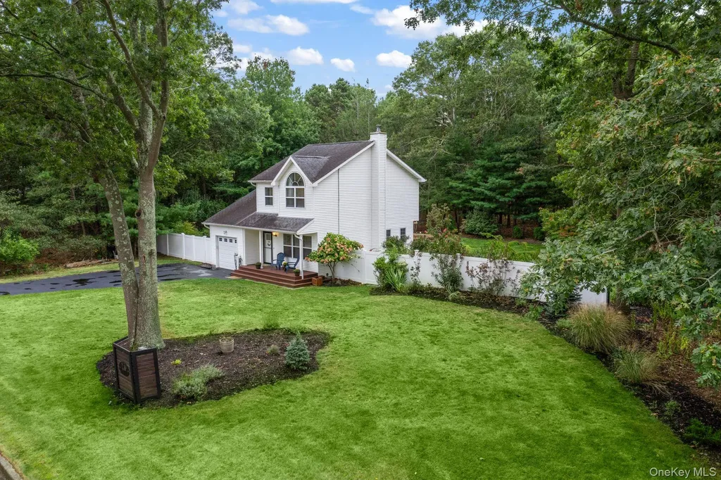 10 Patrick Lane Ridge NY 11961