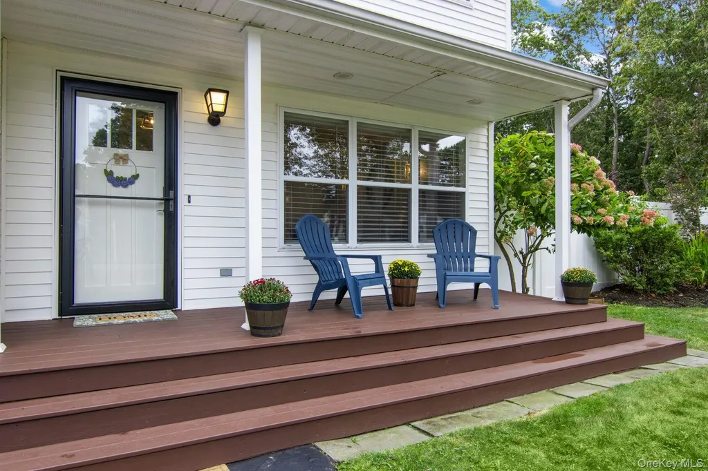 10 Patrick Lane Ridge NY 11961