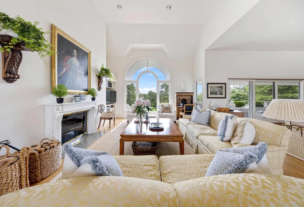 20 Hillside Road Southampton NY 11968