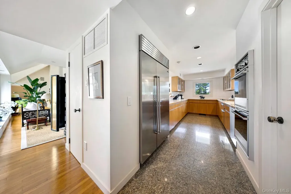 20 Hillside Road Southampton NY 11968