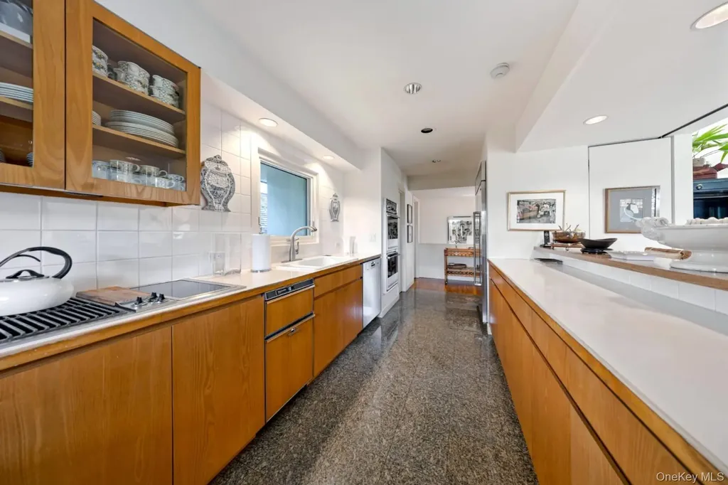 20 Hillside Road Southampton NY 11968