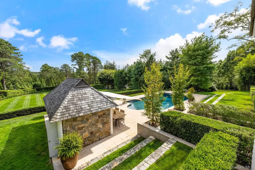 20 Hillside Road Southampton NY 11968