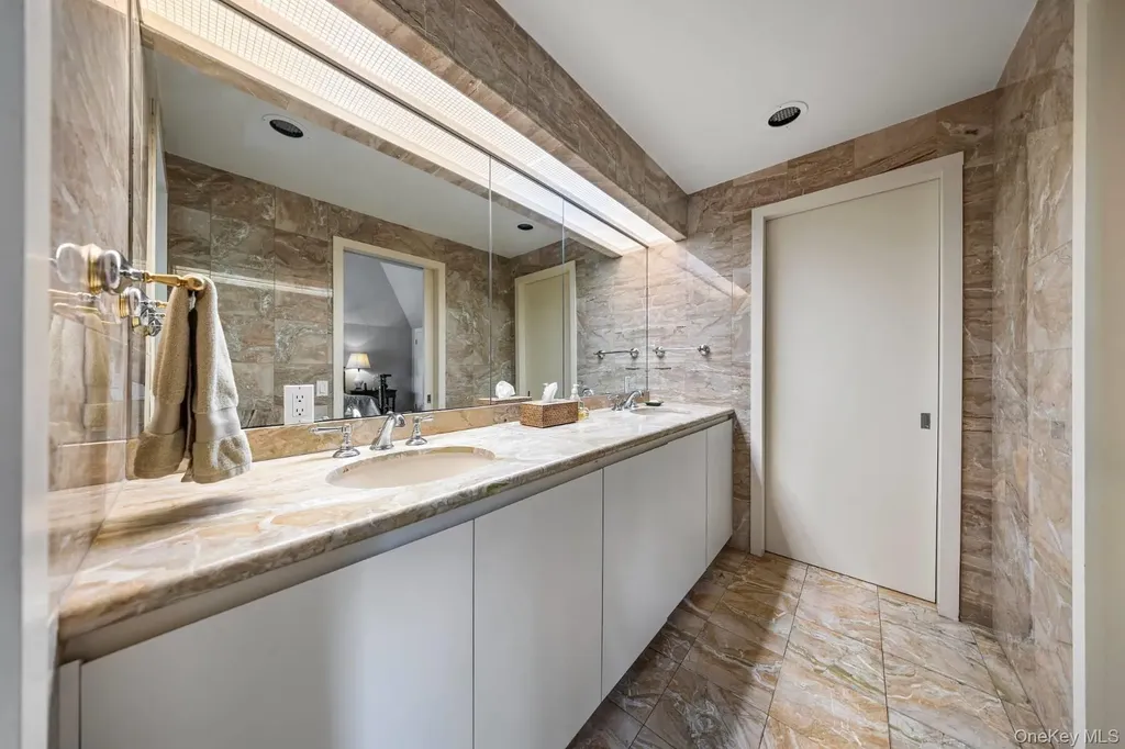 20 Hillside Road Southampton NY 11968