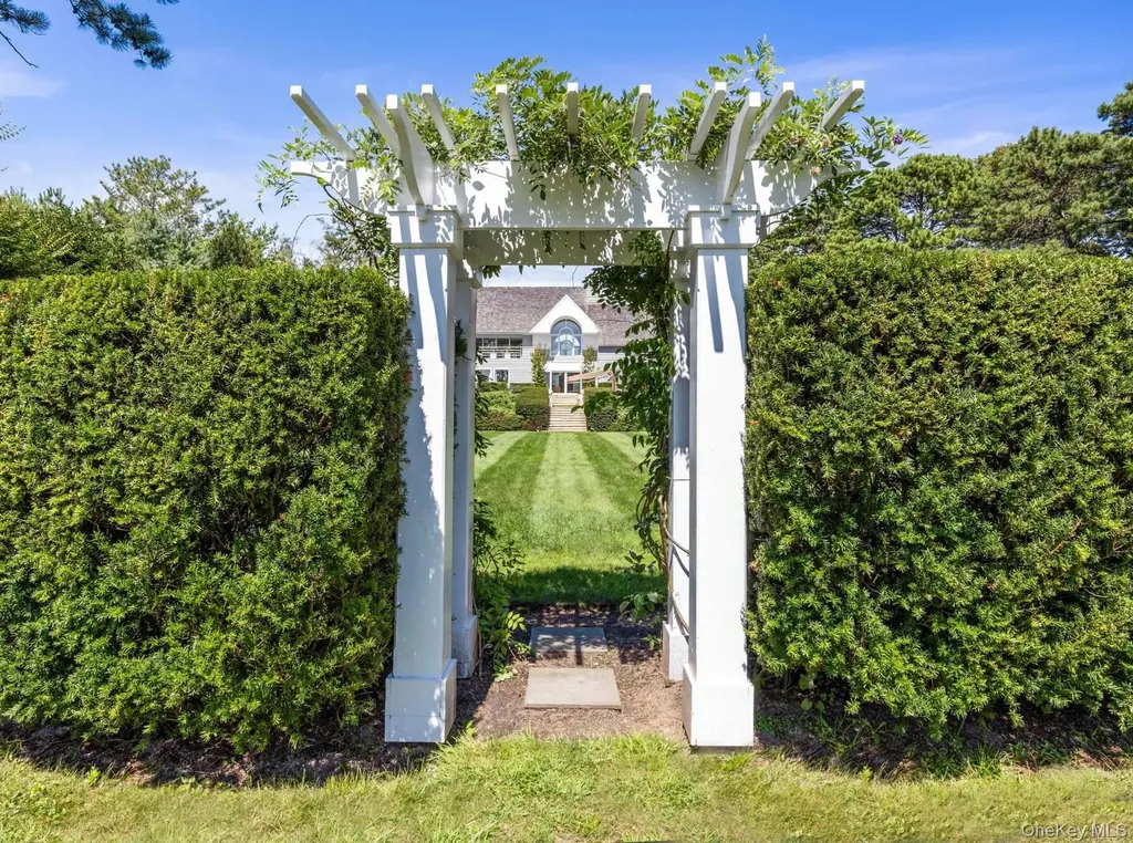 20 Hillside Road Southampton NY 11968