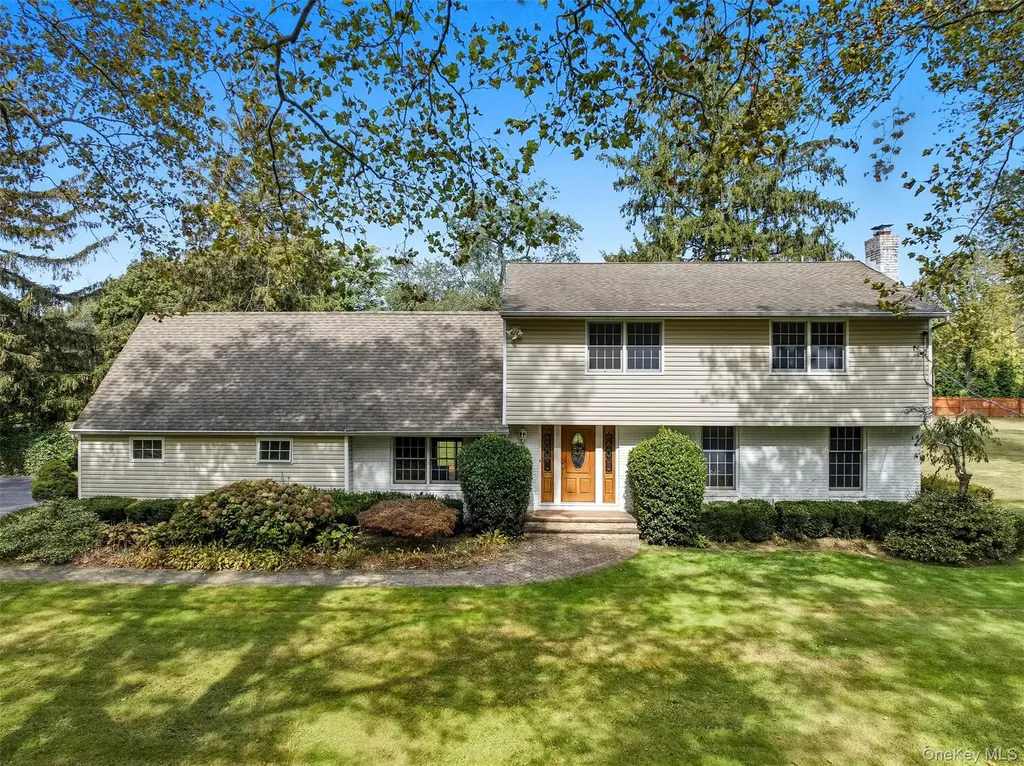 9 Snowball Drive Cold Spring Harbor NY 11724
