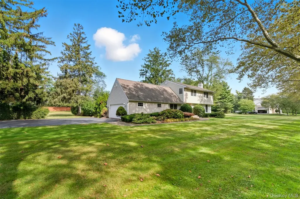 9 Snowball Drive Cold Spring Harbor NY 11724