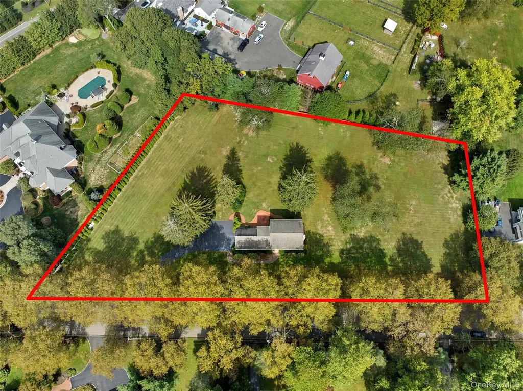 9 Snowball Drive Cold Spring Harbor NY 11724