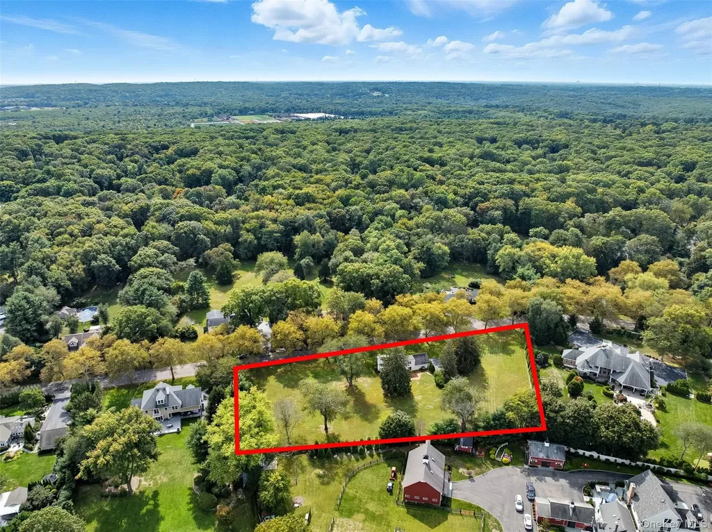 9 Snowball Drive Cold Spring Harbor NY 11724