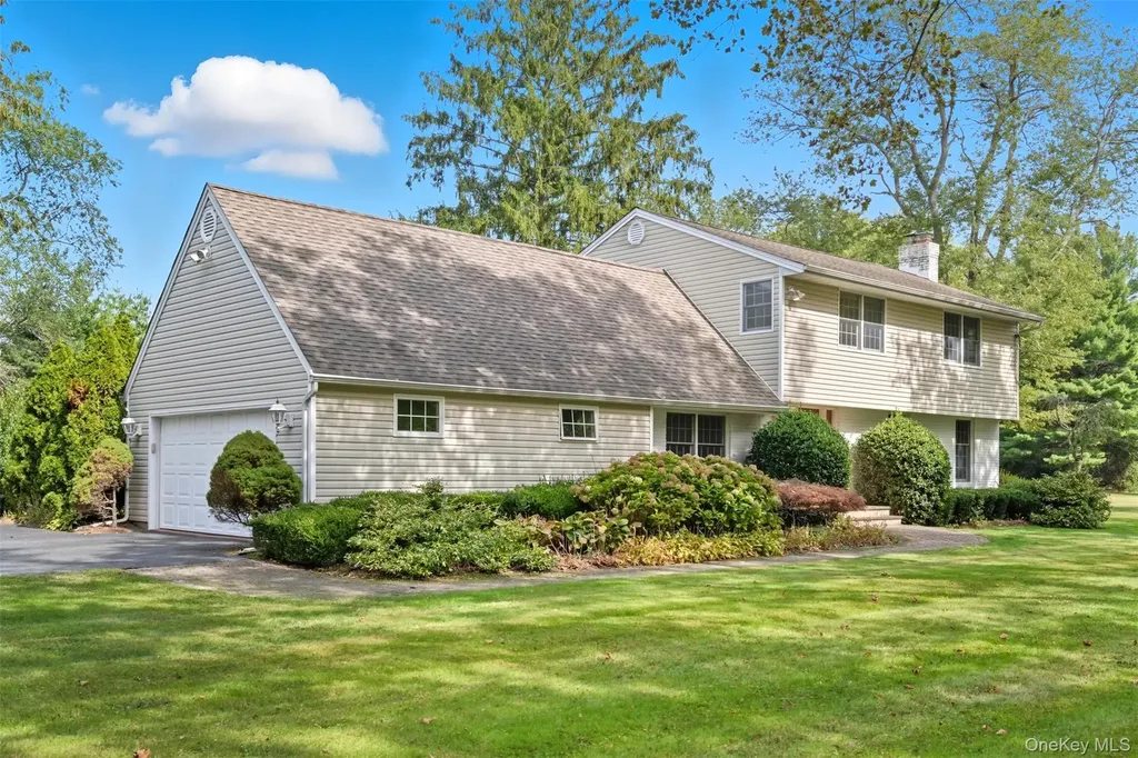 9 Snowball Drive Cold Spring Harbor NY 11724