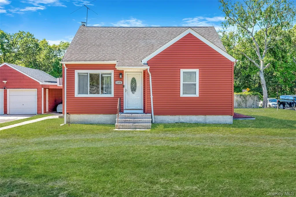 1454 E Forks Road Bay Shore NY 11706