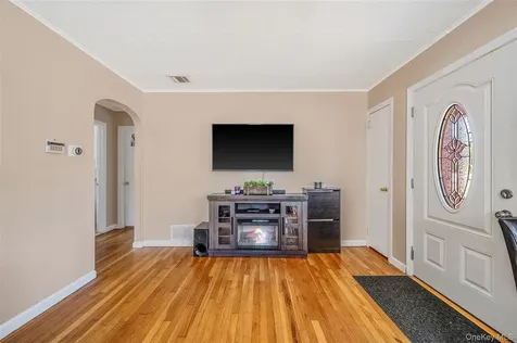 1454 E Forks Road Bay Shore NY 11706