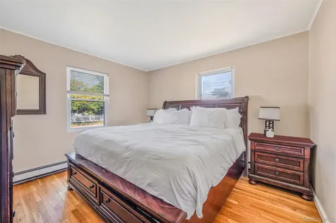 1454 E Forks Road Bay Shore NY 11706