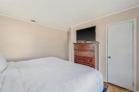 1454 E Forks Road Bay Shore NY 11706