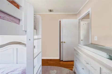 1454 E Forks Road Bay Shore NY 11706