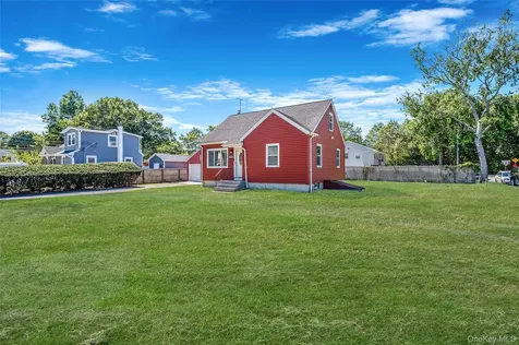 1454 E Forks Road Bay Shore NY 11706