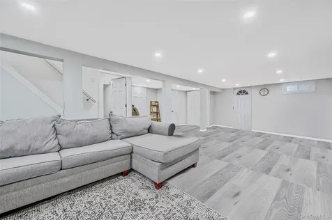 1454 E Forks Road Bay Shore NY 11706